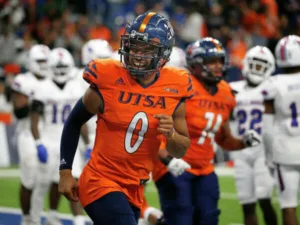 University of Texas-San Antonio quarterback Frank Harris (above), one of the oldest players in college football, is one of the players featured on Friday on ESPN.com. (Photo courtesy of NEWSBREAK.COM)