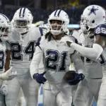Dallas cornerback Stephon Gilmore (21, center) celebrates with teammates after an interception to help the Cowboys seal a 20-17 win over the L.A. Chargers on Monday night, at SoFi Stadium in Los Angeles (Photo courtesy of MARCA.COM).