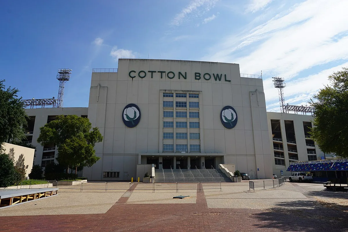 The Cotton Bowl will continue to be the venue for the Red River Rivalry between Texas and Oklahoma in football through 2036. (Photo courtesy of WIKIPEDIA.COM)