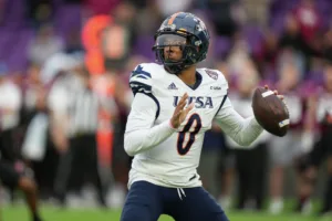 Texas San-Antonio quarterback Frank Harris will try to go out a winner, playing his last game for the Roadrunners on Tuesday night in the Scooter's Coffee Frisco Bowl against Marshall. (Photo courtesy of MYSANANTONIO.COM)