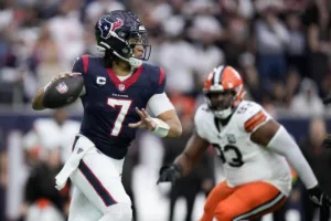 Houston quarterback C.J. Stroud (left) helped his Texans rout the Cleveland Browns, 45-17, on Saturday in an AFC Wild-Card game at NRG Stadium in Houston. (Photo by CHRISTIAN SMITH, courtesy of THE ASSOCIATED PRESS)