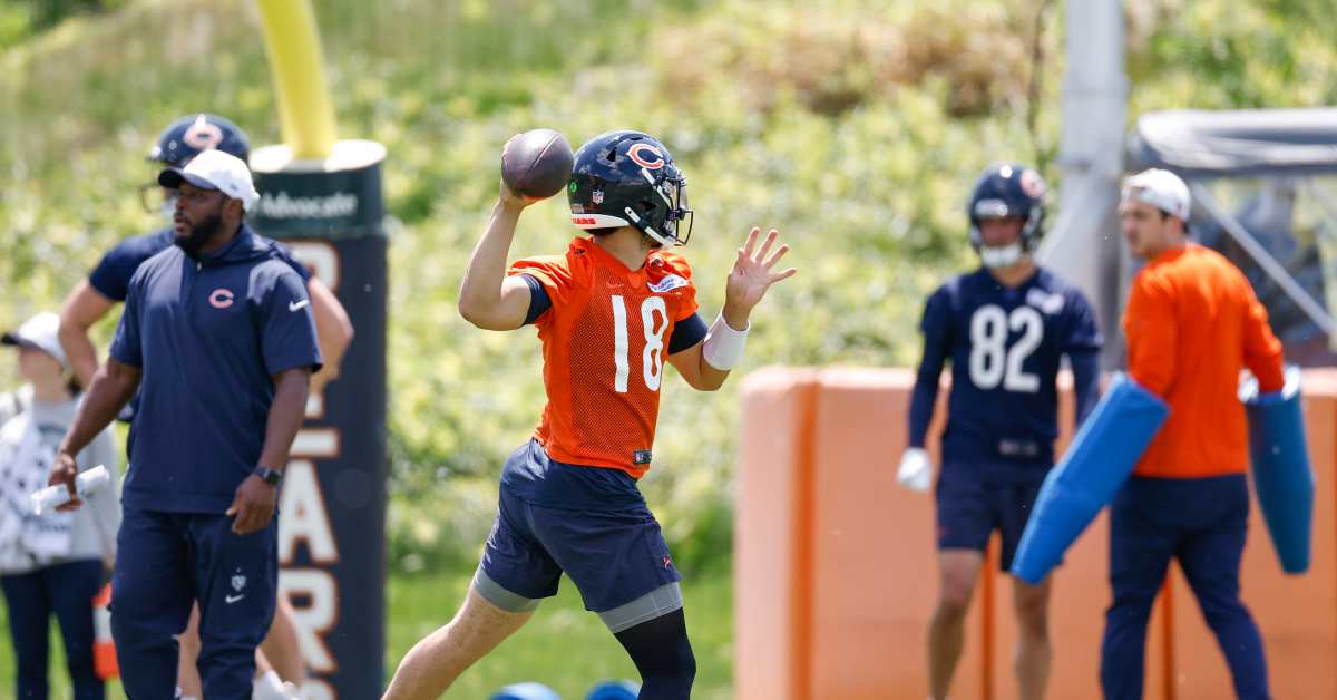 Rookie Chicago Bears quarterback Caleb Williams (center) struggled to complete passes in learning a new offense on Thursday in Bears' OTAs, several reports coming out of the session said. (Photo courtesy of ATHLONSPORTS.COM)