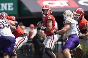 Georgia quarterback Carson Beck (center) and the Bulldogs will face Texas for the second time this season on Saturday in the Southeastern Conference Championship Game, at Mercedes-Benz Stadium in Atlanta, Ga., Both teams are likely certain for the College Football Playoff; the winner gets a higher seed and avoids playing a first-round game. Georgia defeated Texas earlier this season in Austin. (Photo courtesy of THE WINNIPEG FREE PRESS)